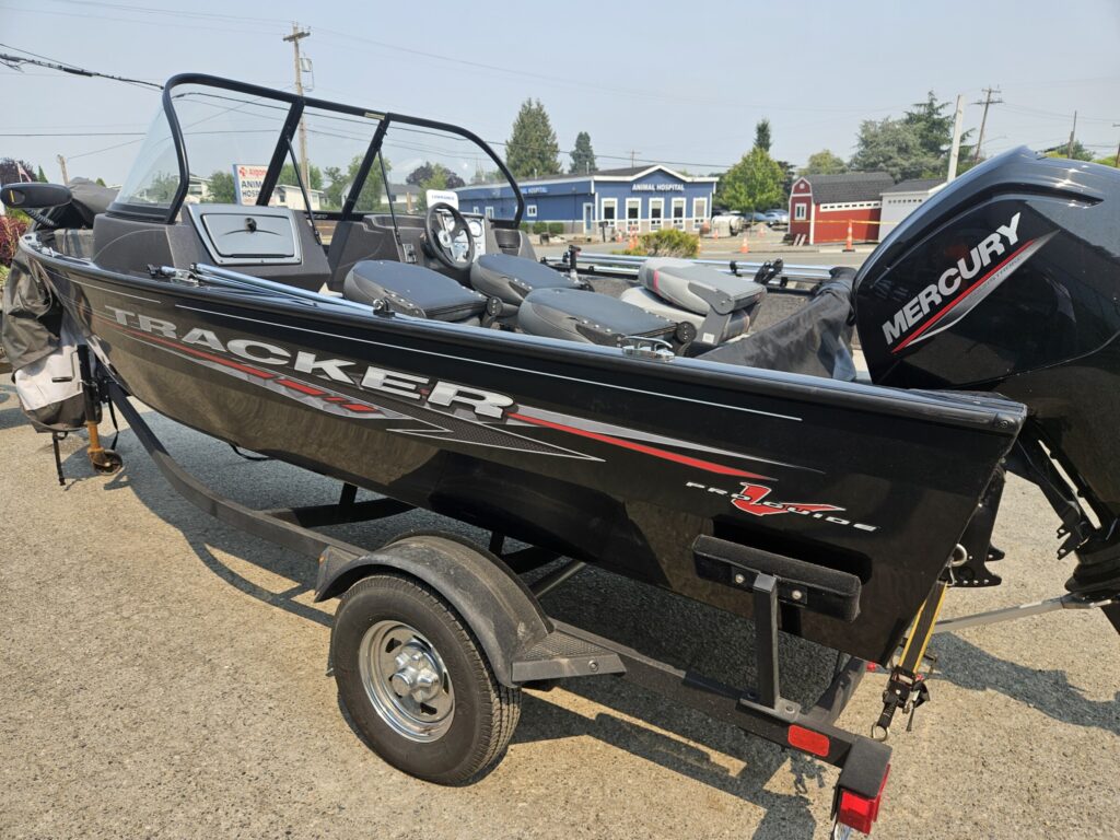 2024 TRACKER V16 PRO GUIDE WT